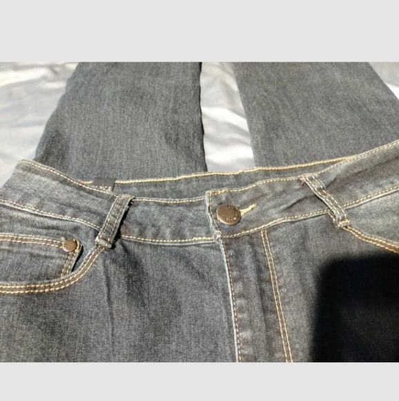 U W J Woman Blue Jeans SZ 15/16 High Rise Mom Jeans Stretch - Picture 7 of 7